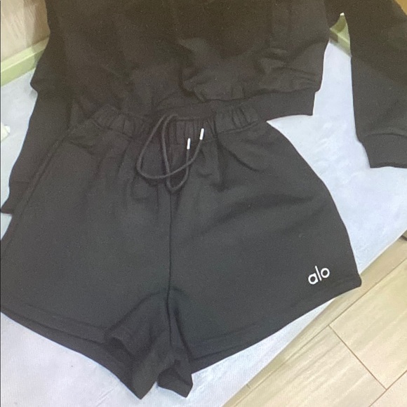 ALO Yoga Black Athletic Sweatshirt and Shorts - Picture 3 of 4